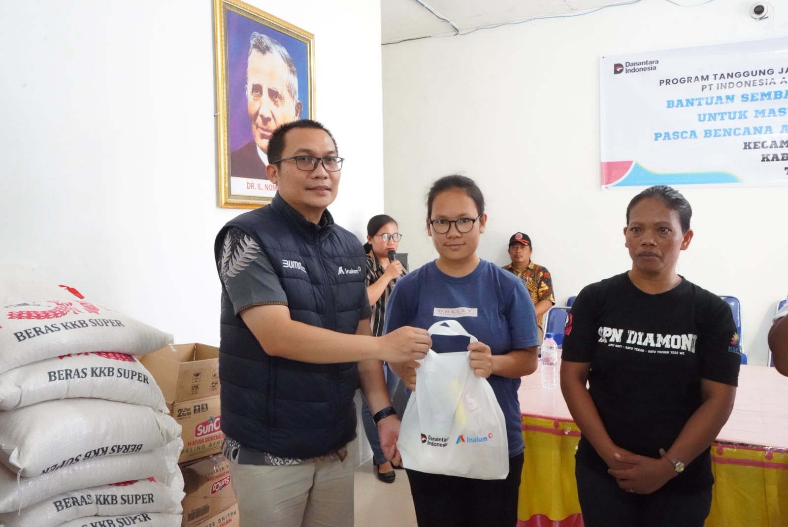 INALUM Salurkan Bantuan ke 46 KK Korban Angin Puting Beliung di Kabupaten Toba