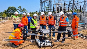 Drone Pembersih Isolator Duta Topkey Diuji di Jaringan Transmisi PLN