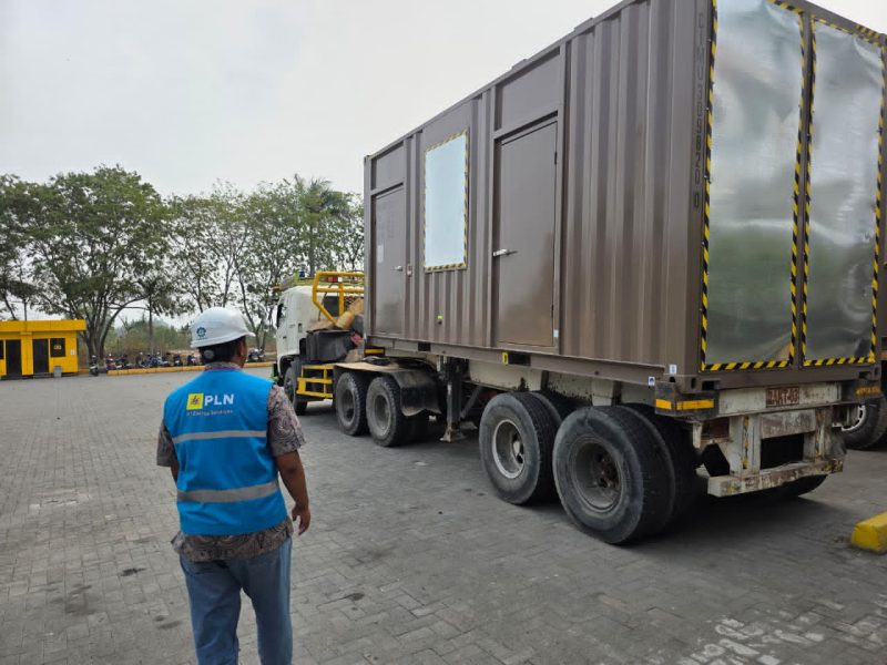PLN Kirim Mesin Pembangkit 5 MW dari Samarinda ke Melak, Pasokan Listrik Kutai Barat Ditambah Bertahap