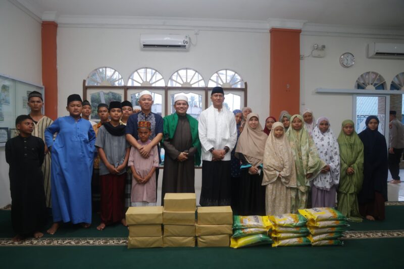 Kapolda Kepri Salat Subuh Berjamaah di Masjid Al Muttaqin Batam, Ajak Warga Aktifkan Ronda dan Pos Kamling