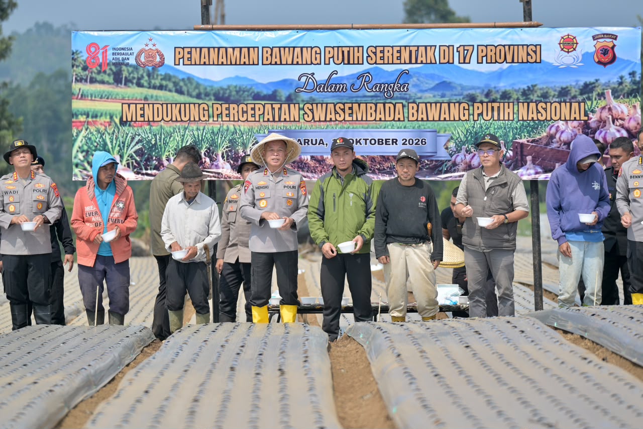 Kapolda Jabar Tanam Bawang Putih di 1,2 Hektare Lahan PTPN Ciater Bandung Barat, Total 105,66 Hektare Lahan Produktif