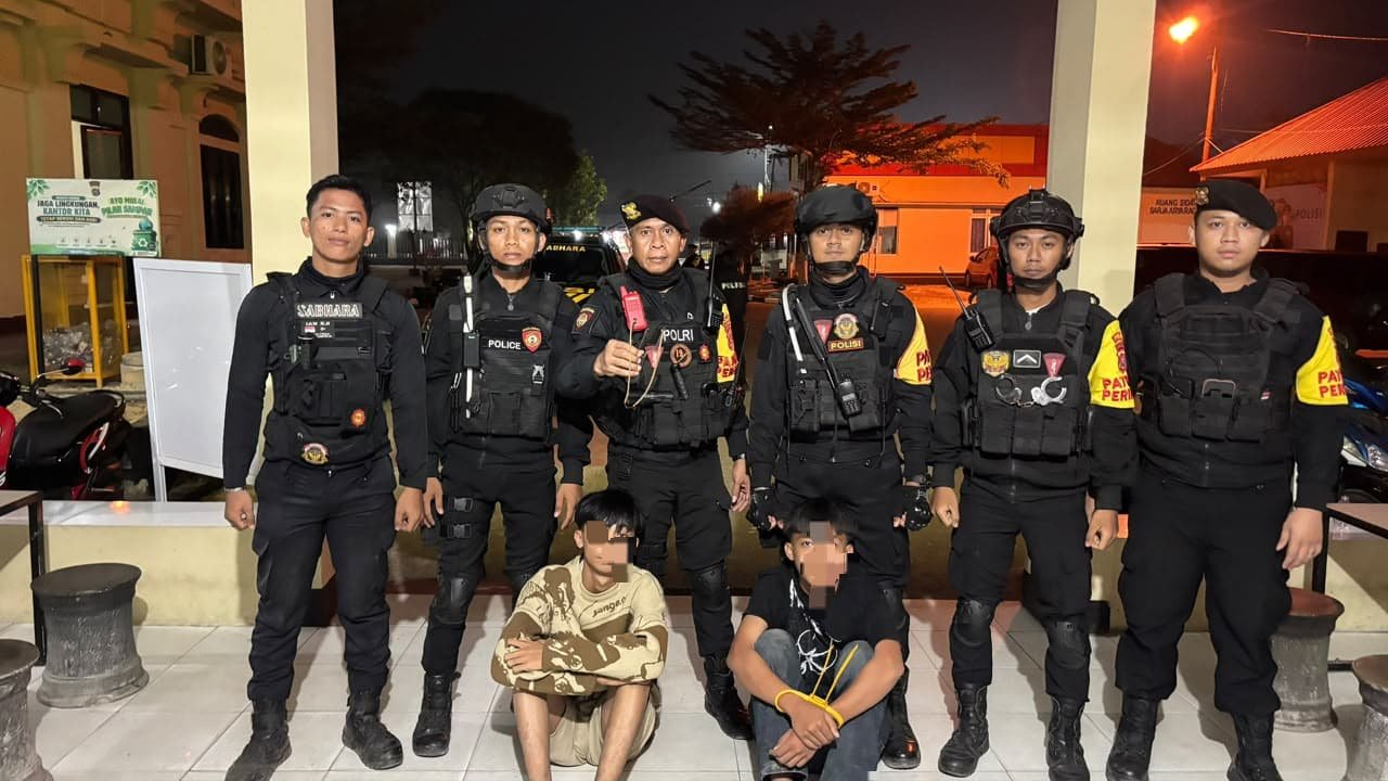 Tim Patroli Polda Sultra dan Polresta Kendari Amankan 2 Remaja Bawa Busur Saat Konvoi 20 Motor di Andonohu