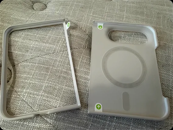 Casing Silikon Resmi iPhone Duo Pakai Perekat agar Tidak Lepas