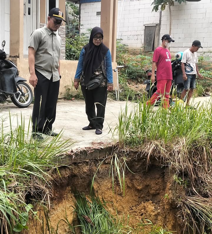 Pergerakan Tanah Muncul di RT 39 dan RT 53 Graha Indah Balikpapan, Warga Perbukitan Diminta Waspada