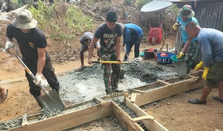 Hari Kelima TMMD ke-130 Kodim 1504/Ambon, Rumah Ferdinand Gomias di Negeri Urimessing Masuk Tahap Pemasangan Dinding Batako