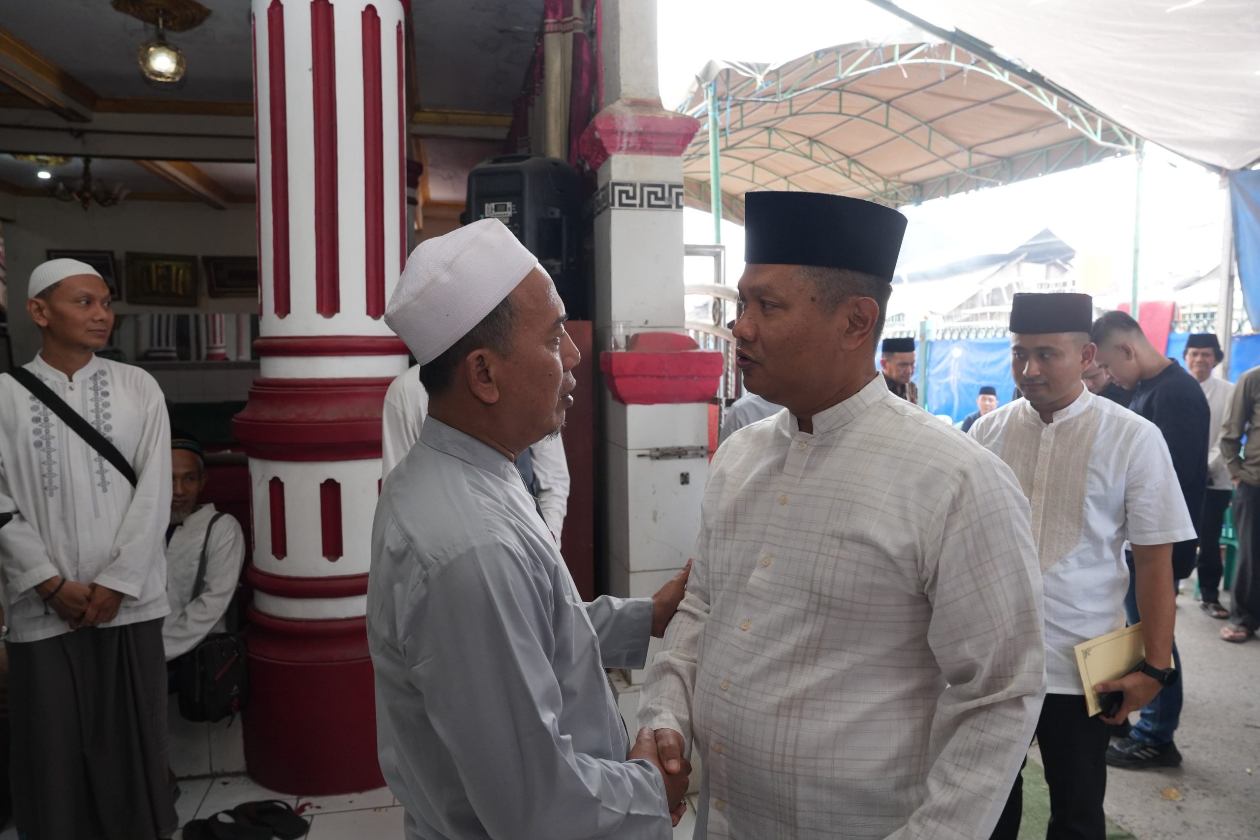 Kapolda Banten Hendra Kurniawan Melayat ke Rumah Duka Ulama Kota Serang KH Ariman Anwar