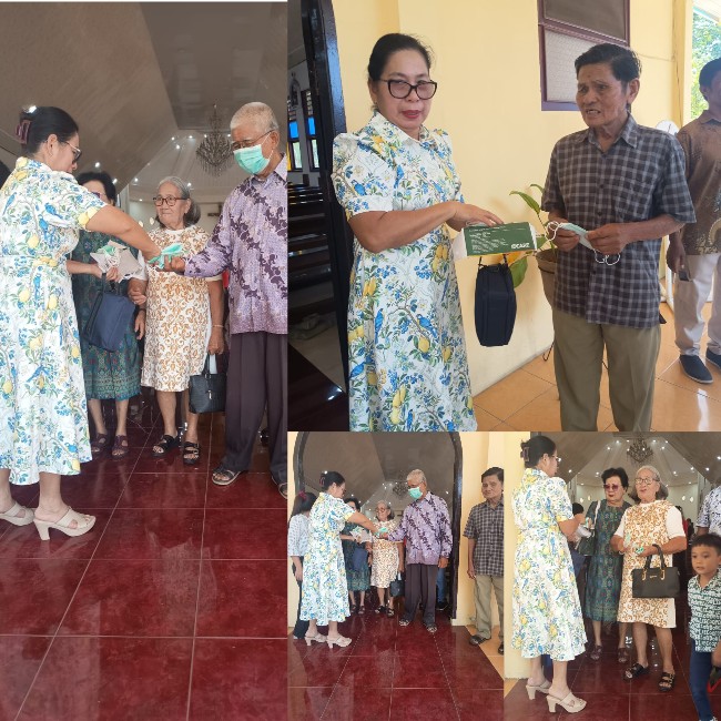 Camat Ranowulu Fransisca Komalig Bagikan Masker ke Jemaat Gereja Danowudu Usai Ibadah, Antisipasi Debu Karhutla Bitung