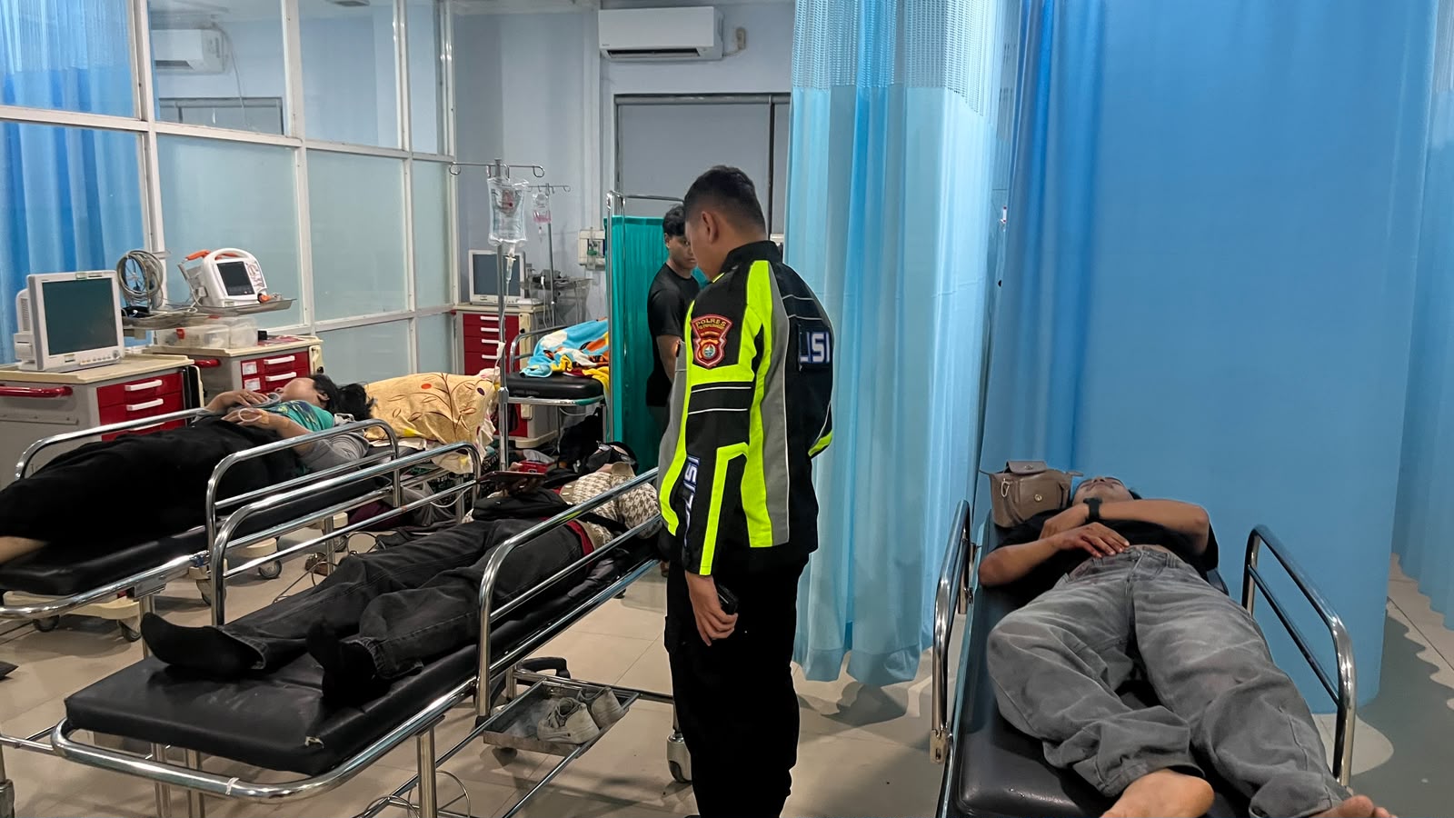 Dua Motor Tabrakan di Jalan Andi Depu Polewali Mandar, Tiga Orang Luka Dilarikan ke RS
