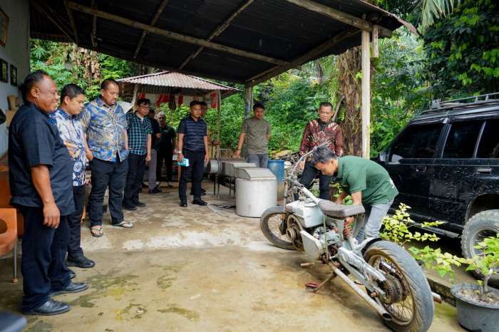 Bupati Batu Bara Tinjau Pengolahan Sampah Plastik Jadi Bahan Bakar di LPS Labuhanbatu, Hasilnya Disalurkan ke Petani dan Nelayan