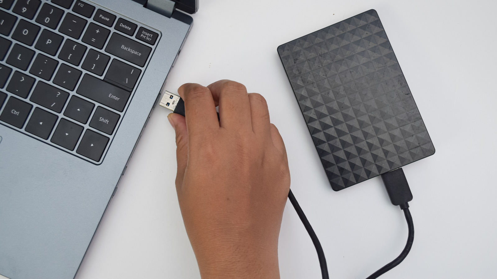 Hard Disk Eksternal Jatuh? Jangan Langsung Dicolok ke Laptop
