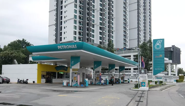 Harga BBM Malaysia Turun 15-21 Oktober 2026, Pertamina Indonesia Masih Diam Sejak 2 September