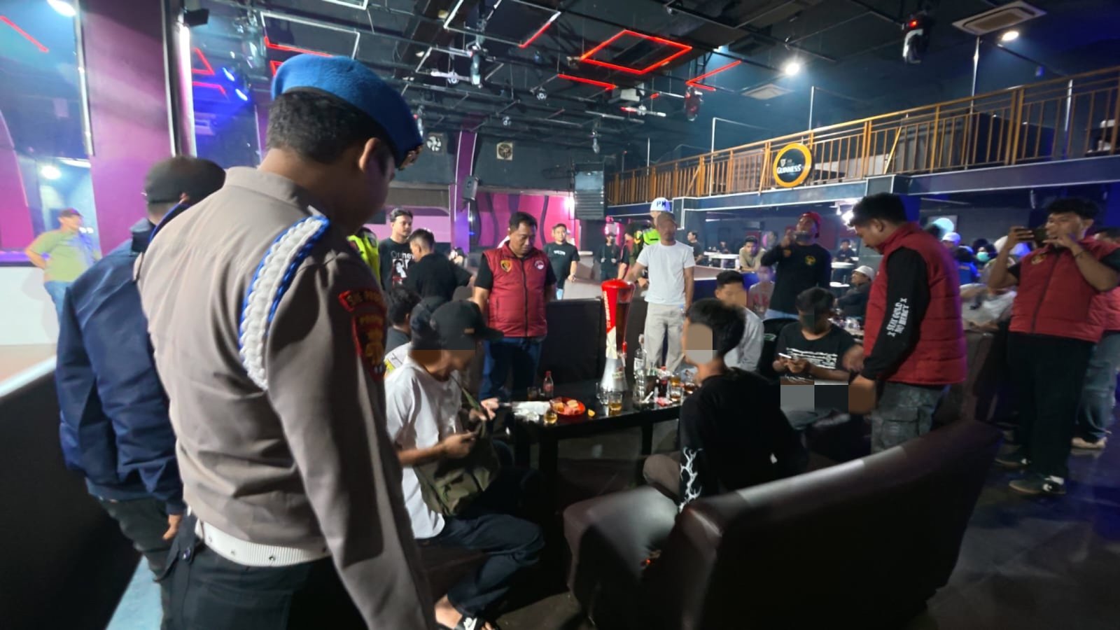 Polres Ternate dan Tim Gabungan Razia 4 Tempat Hiburan Malam, Tes Urine Pengunjung Negatif Narkoba