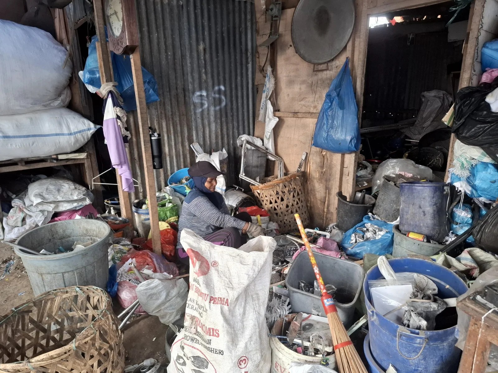 Harga Material Bekas di Banda Aceh Turun, 8 Gudang Pemilahan Sampah Gampong Jawa Tetap Beroperasi