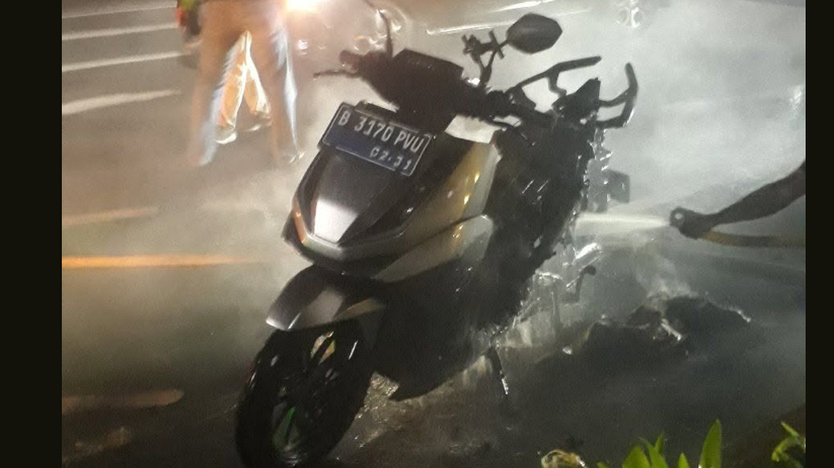 Alva Selidiki Penyebab Motor Listrik N3 Terbakar di Kolong Semanggi