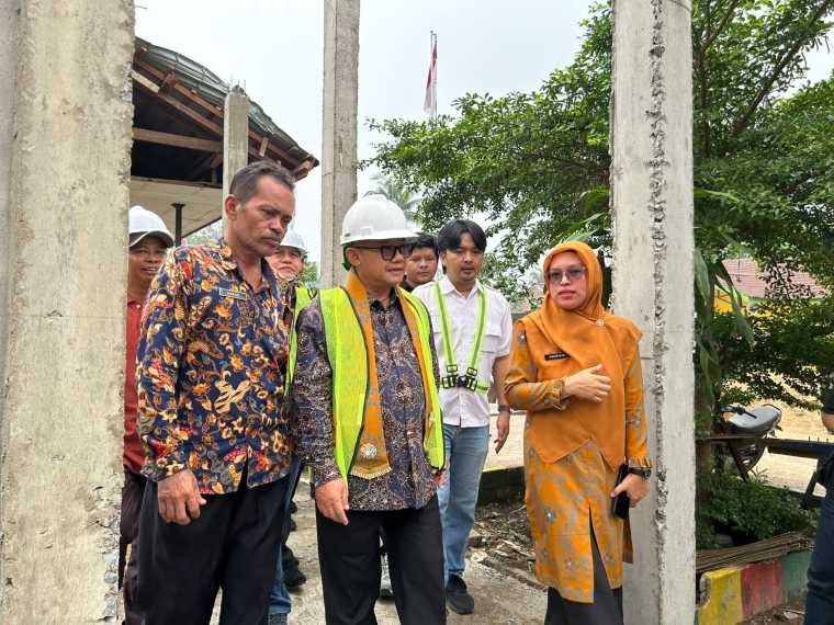 943 Sekolah di Kalimantan Barat Direvitalisasi dengan Anggaran Rp846,68 Miliar, Mendikdasmen Abdul Mu'ti Tinjau Kubu Raya