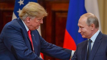 Trump Tunda Sanksi Rusia 60 Hari demi Pasokan Solar, Kongres Protes