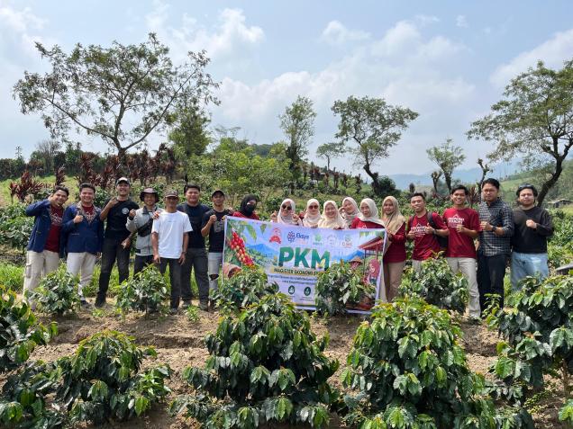 12 Mahasiswa UINFAS Bengkulu Petakan Potensi UMKM Perkebunan di Desa Sumber Urip Rejang Lebong