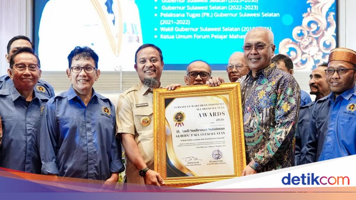Gubernur Sulsel Andi Sudirman Raih Penghargaan PWI Sulsel, Minta Pers Kawal Pembangunan hingga 2031