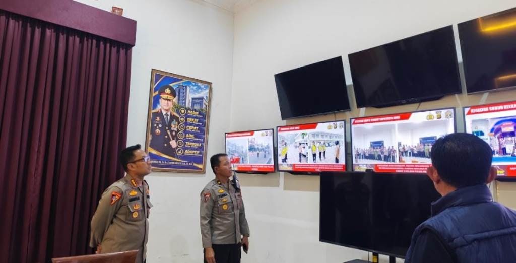 Kapolresta Jambi Cek Posko Polisi Bersama Rakyat, Siap Terhubung CCTV Pemkot untuk Respons Cepat