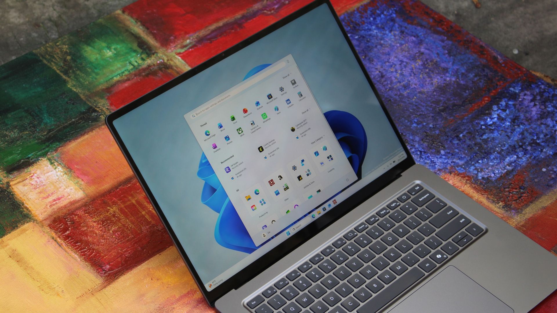 Surface Laptop Ultra Resmi Meluncur dengan Chip RTX Spark dan RAM 128 GB