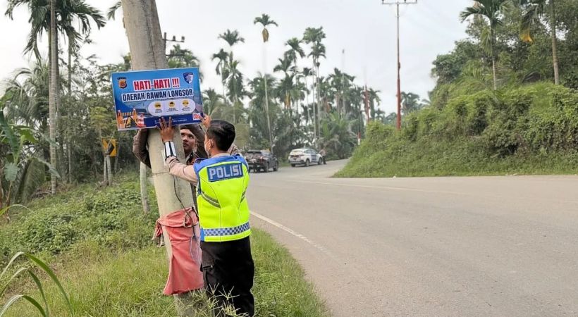 Polres Bireuen Pasang Pamflet Imbauan di Titik Rawan Longsor Jalur Bireuen–Takengon