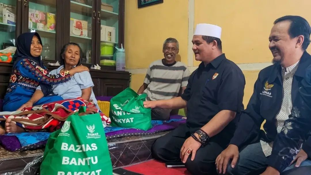 BAZNAS Bengkulu Salurkan Paket Sembako Door to Door ke Warga Desa Baru Manis Rejang Lebong