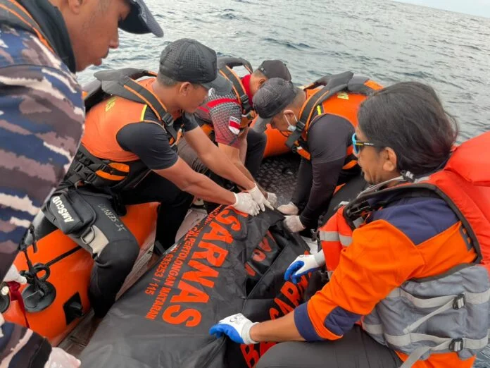 Tim SAR Temukan Korban Terakhir Terseret Arus Pantai Batu Pampang Sumbawa, 4 Wisatawan Dievakuasi