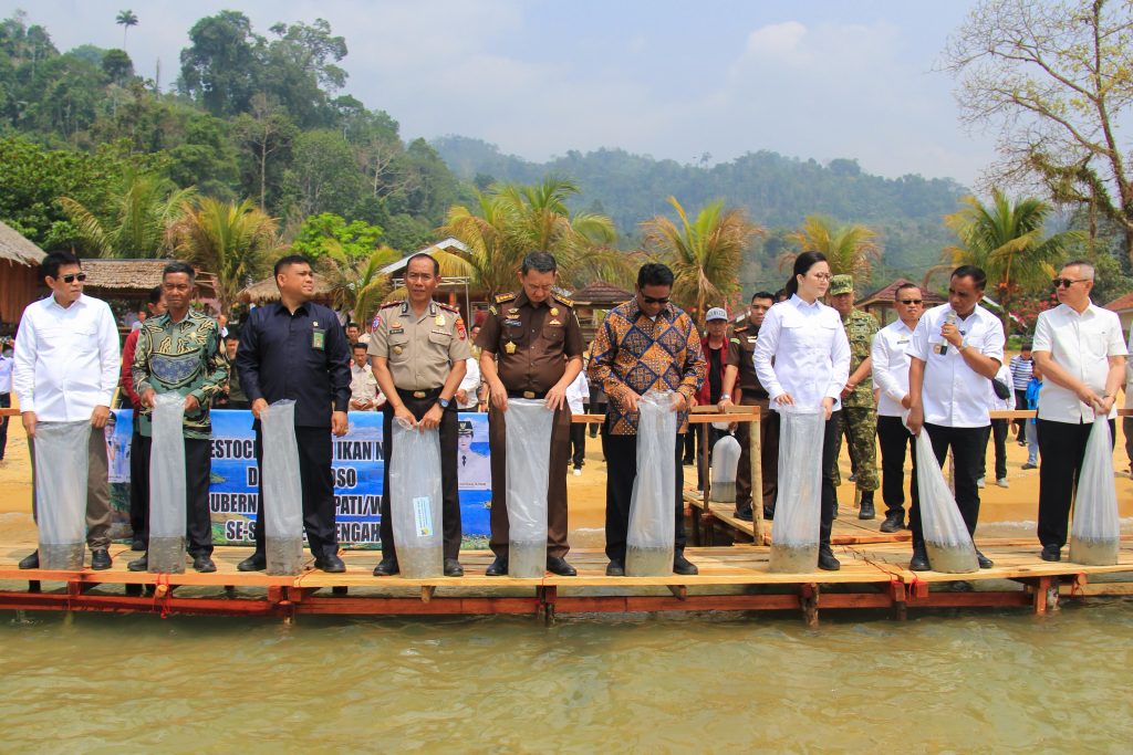 Gubernur Sulteng Anwar Hafid Instruksikan Bupati dan Wali Kota Benahi Ketimpangan Penyaluran MBG di Wilayah 3T