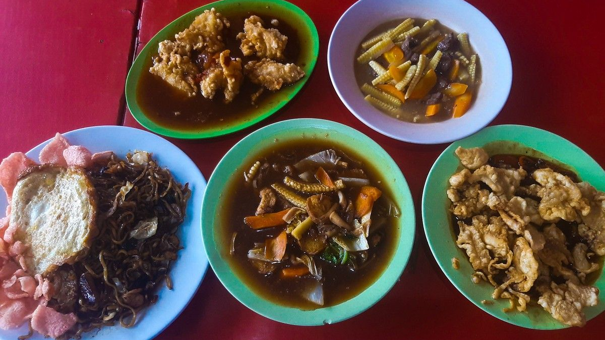 5 Kuliner Enak Dekat Stasiun Pondok Cina yang Ramah Kantong