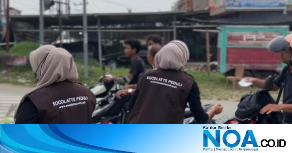 Socolatte Pidie Jaya Bagikan 500 Masker ke Pengguna Jalan dan Pedagang Meureudu di Tengah Kabut Asap