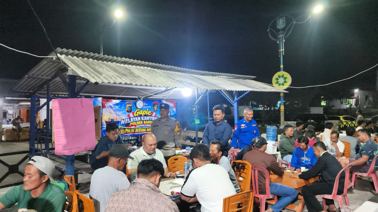Polres Bangka Gelar Gaple Nelayan Kamtibmas di Sungailiat, Kapolres AKBP Indra Feri Dalimunthe Ikut Duduk Bersama Warga