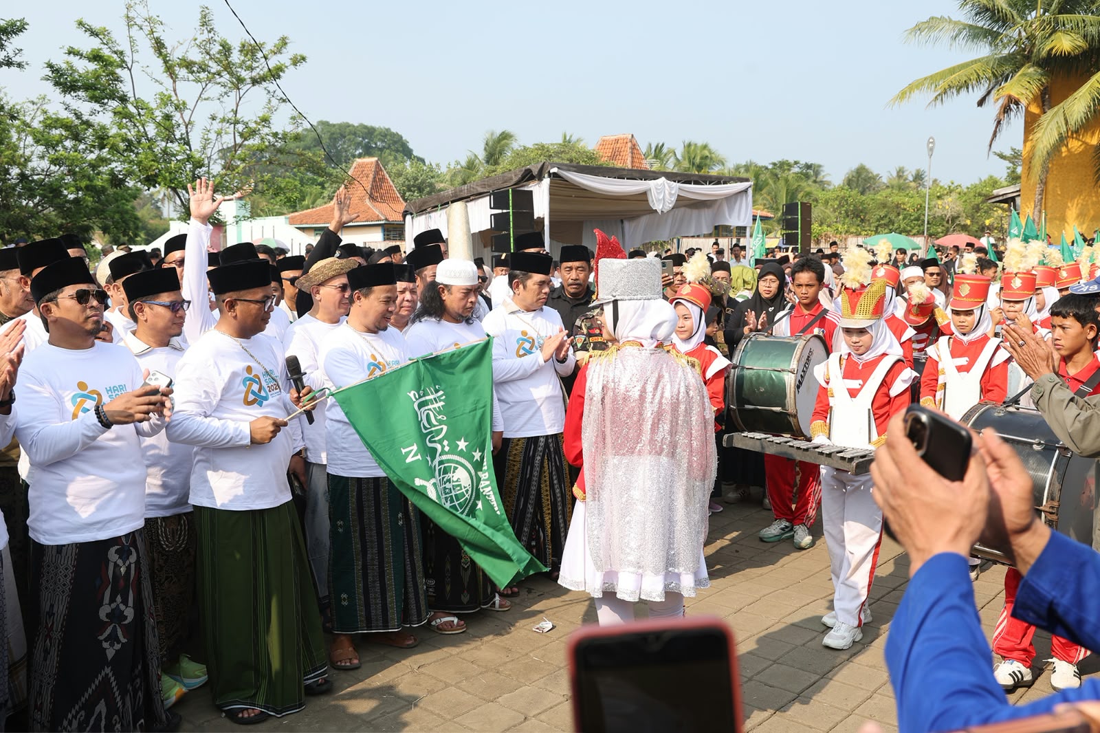 Gubernur Banten Andra Soni Sebut Santri Pilar Pembangunan, 218 Anak Yatim Disantuni di Hari Santri 2026