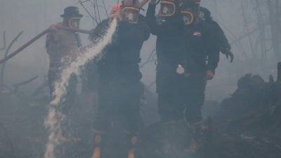 Kapolda Kalsel Turun Langsung Padamkan Karhutla Lahan Gambut di Banjarbaru, Pakai Surfaktan dan Drone Thermal