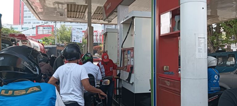 Antrean di Sejumlah SPBU Manado Mulai Normal, Pertamina Tambah Pasokan Pertalite 30 Persen