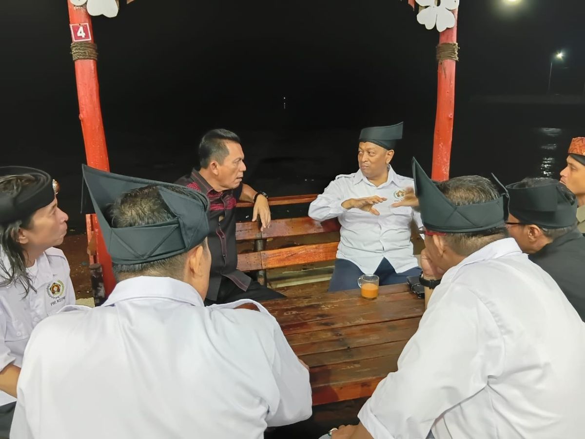 Gubernur Kepri Ansar Ahmad Jamu Makan Malam PWI Kepri di Senandung Cafe Pulau Penyengat