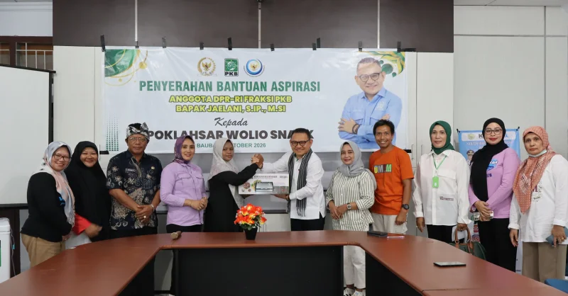 Jaelani Salurkan Traktor untuk Petani Buton Selatan dan Alat Pengolahan Ikan ke Poklahsar Baubau