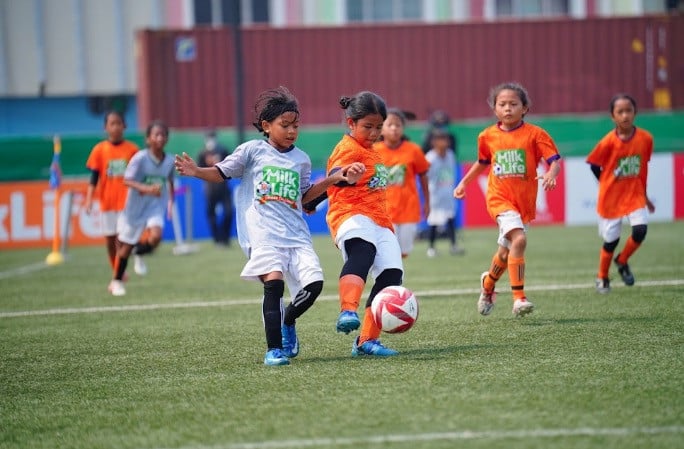 SDN Pulogebang 07 dan SDN Cipayung 02 Juara MilkLife Soccer Challenge Bekasi