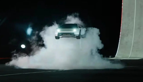 Tesla Roadster Demo Manuver Udara di Texas, Produksi Baru 2028