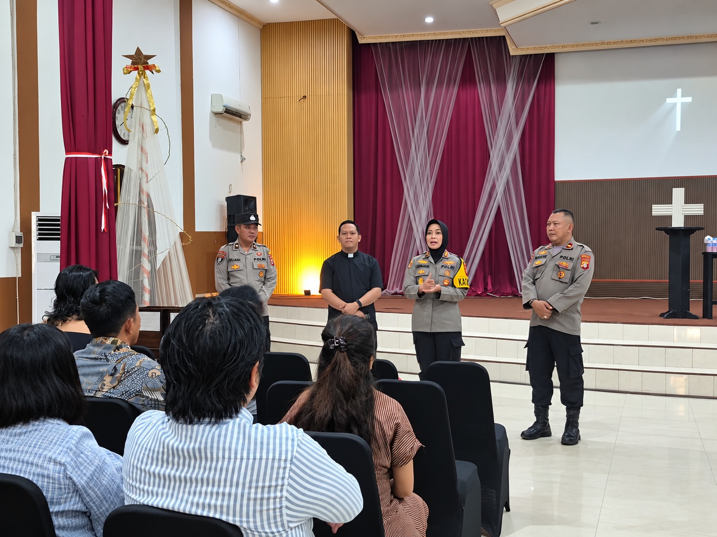Polres Gunung Mas Ajak Jemaat GBI Kurun Cegah Karhutla dan Kenali Program Perlinsos Lewat Minggu Kasih
