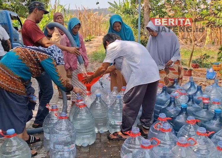 Kekeringan 4 Bulan Landa Jabungan Semarang, 1.000 KK Andalkan Air Sungai dan Bantuan Tangki