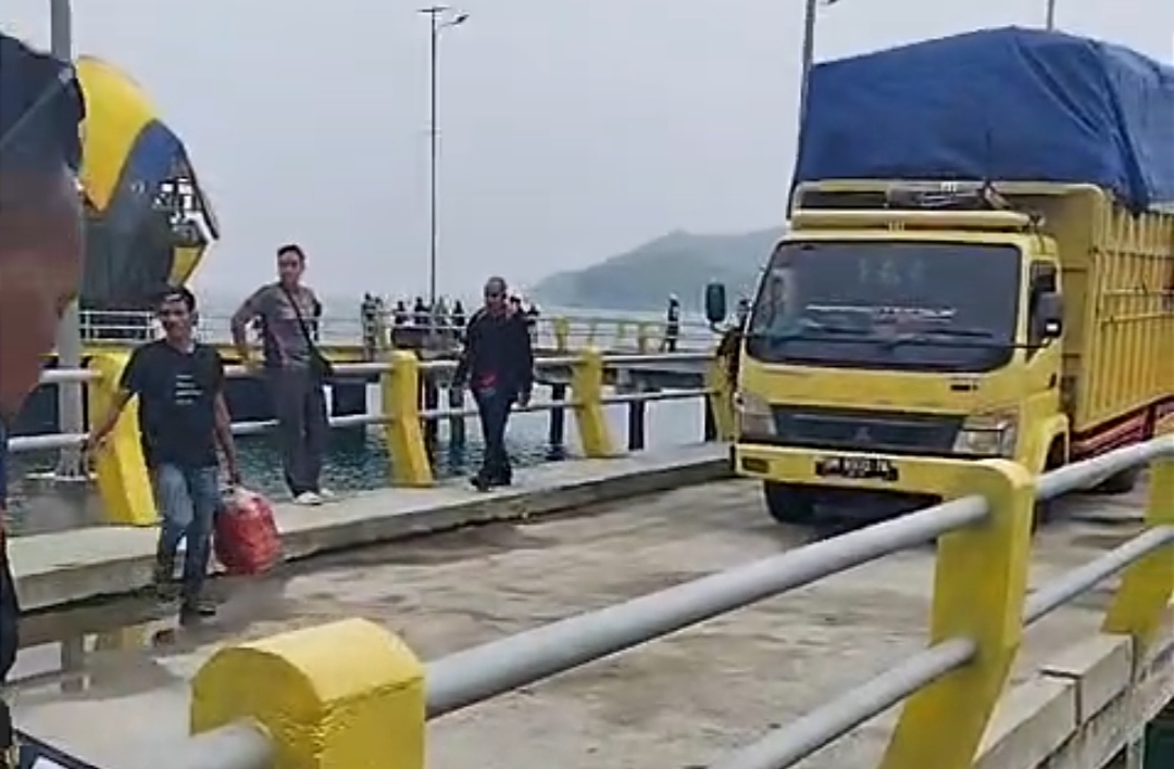 Pelabuhan Pikuk Anambas Rusak Parah, Bongkar Muat Kapal Roro di Jemaja Timur Terganggu