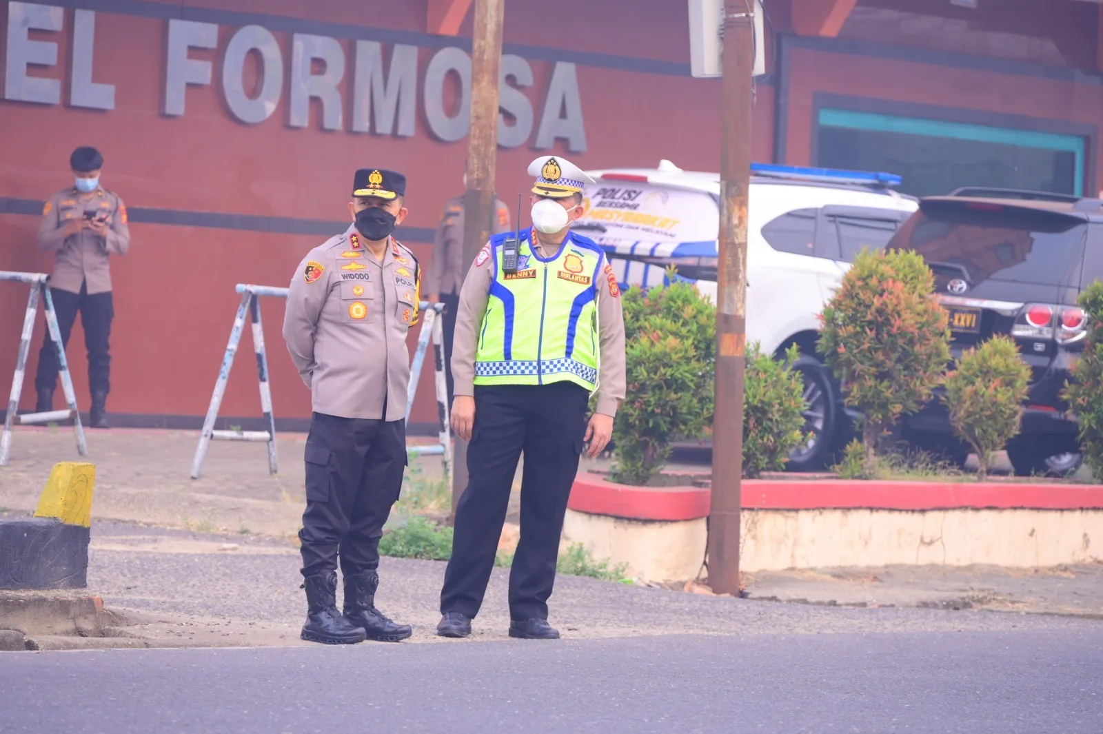 Kapolda dan Wakapolda Jambi Turun Atur Lalu Lintas di Simpang Adipura dan Bukit Baling Saat Jam Sibuk Pagi