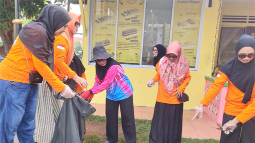 Sekda Kepri dan PWI Gotong Royong Bersihkan Pulau Penyengat Lewat Gerakan Wisata Bersih