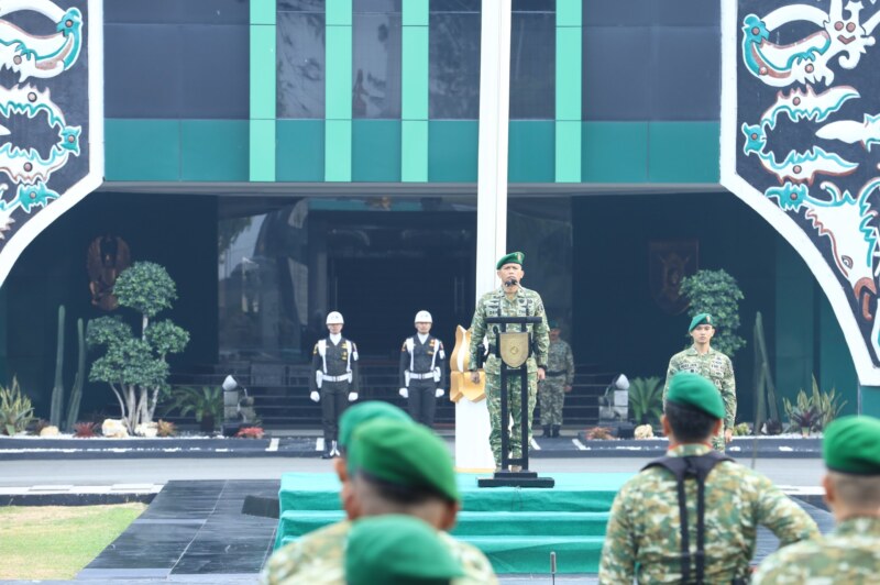 Pangdam VI/Mulawarman Bacakan Amanat Panglima TNI di Balikpapan, Tekankan Disiplin dan Ketaatan Hukum Prajurit