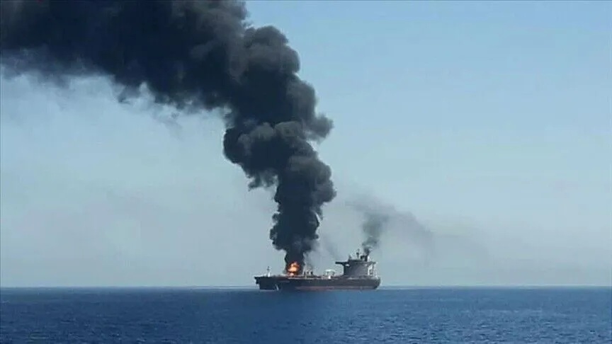 Kapal Tanker Terbakar di Selat Hormuz, Iran Tuding Ranjau Laut