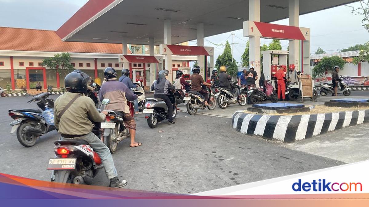 Hari Ketiga Ganjil Genap BBM di Klungkung, Antrean di SPBU Besang Kembali Normal