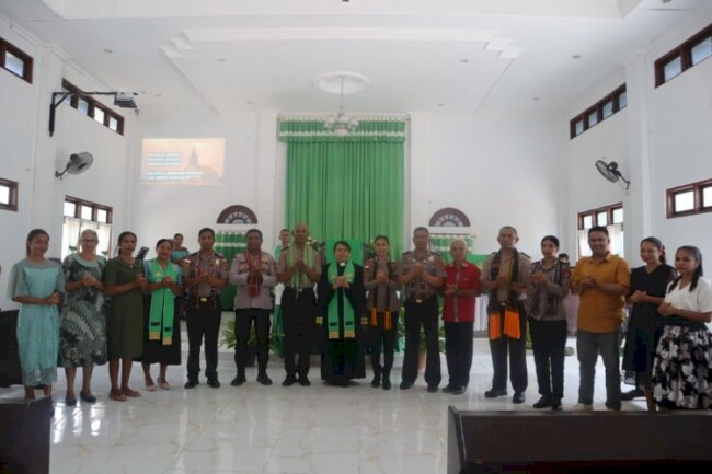 Polres Kupang Gelar Minggu Kasih di Dua Gereja Noelbaki dan Oefafi, Ajak Warga Jaga Kamtibmas