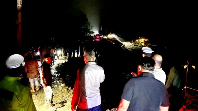 Jalan Lintas Sipirok-Medan di Tapsel Amblas, Polres Tapsel Alihkan Kendaraan ke 4 Jalur Alternatif