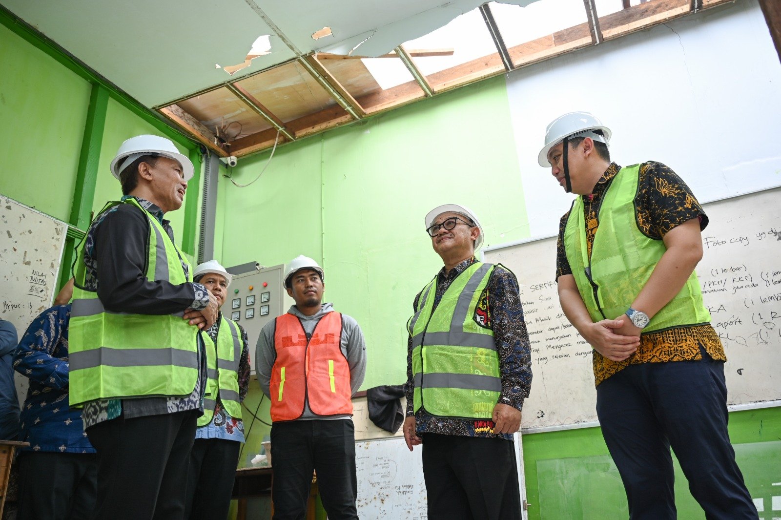 Mendikdasmen Tinjau Revitalisasi 943 Sekolah di Kalbar dengan Anggaran Rp846,68 Miliar