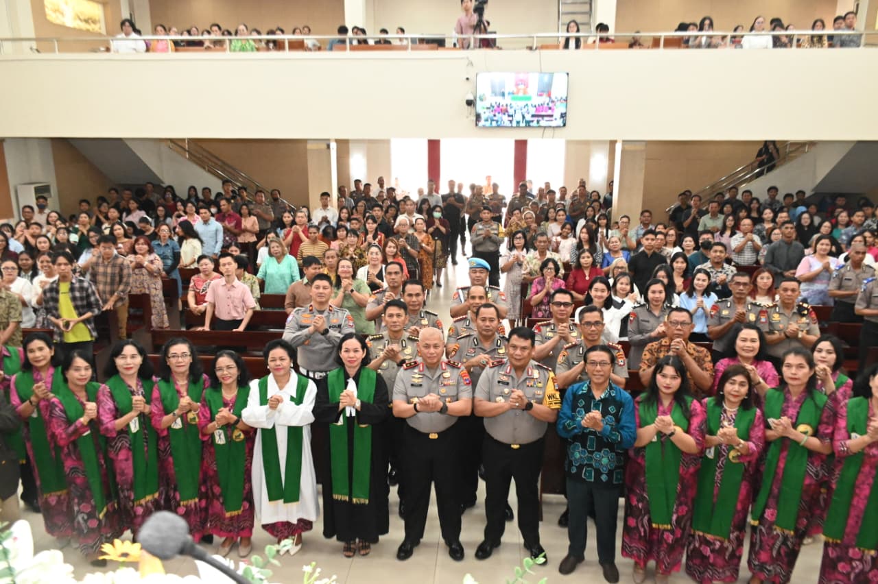 Kapolda Kalsel Gelar Minggu Kasih di Gereja GKE Maranatha Banjarbaru, Serap Aspirasi Jemaat
